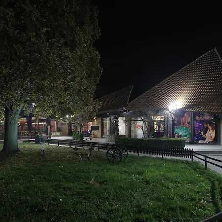 Stari Hrast モーテル